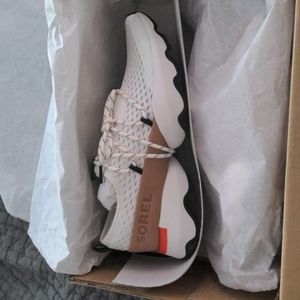 brand new never worn Sorel Kinetic Impact sneakers 8.5